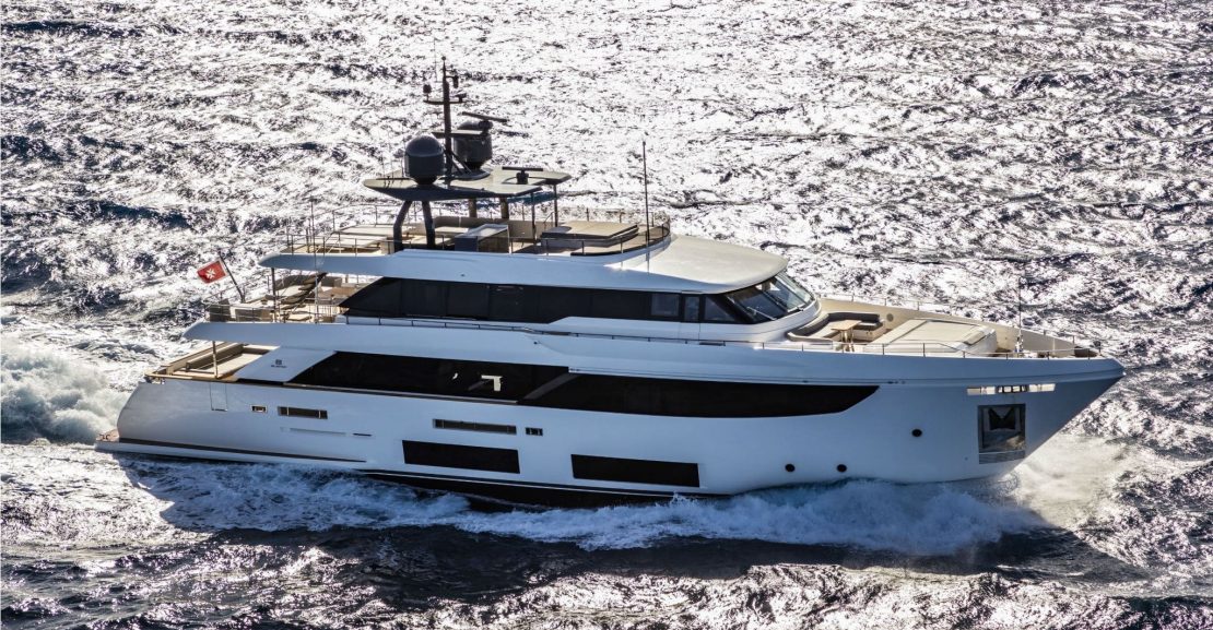 Custom Line Navetta 33 Cruising