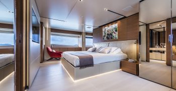 Custom Line Navetta 33 Main Deck