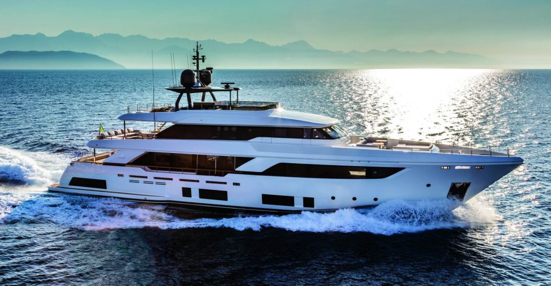 Custom Line Navetta 37 Cruising