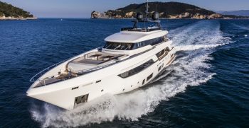 Custom Line Navetta 37 Cruising