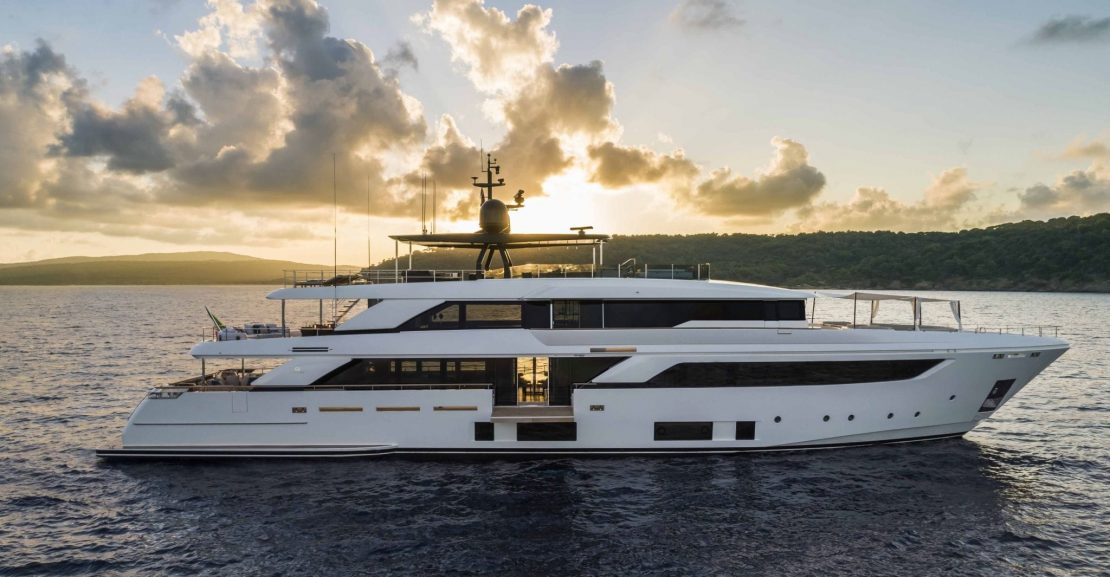 Custom Line Navetta 42 Cruising