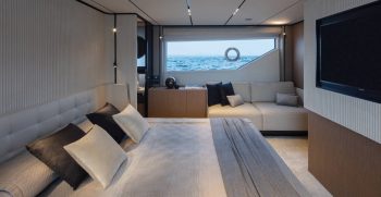 Ferretti Yachts 720 Ponte