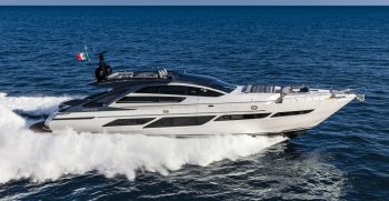Pershing 9X Cruising