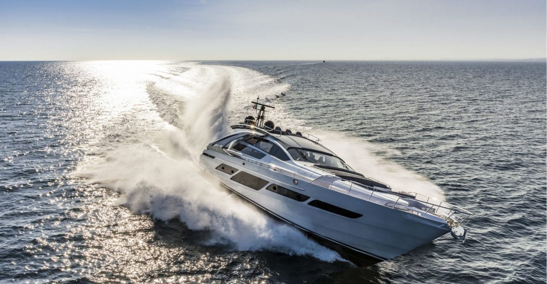 Pershing 9X Cruising